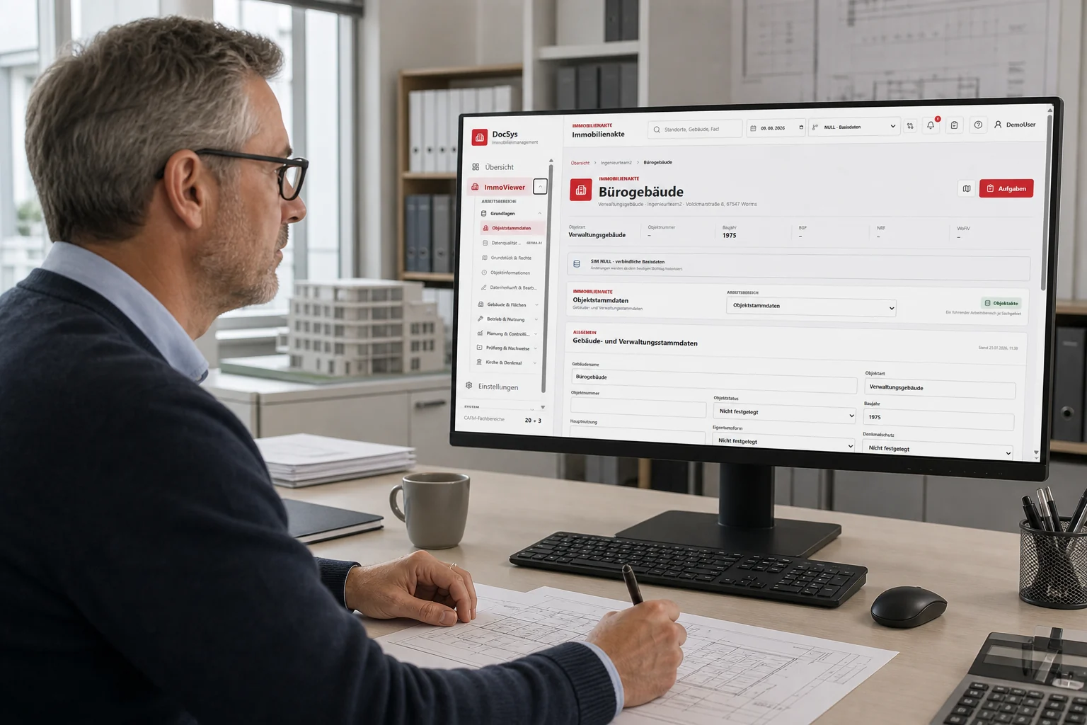 Immobilienmanager arbeitet mit der zentralen DocSys Immobilienakte